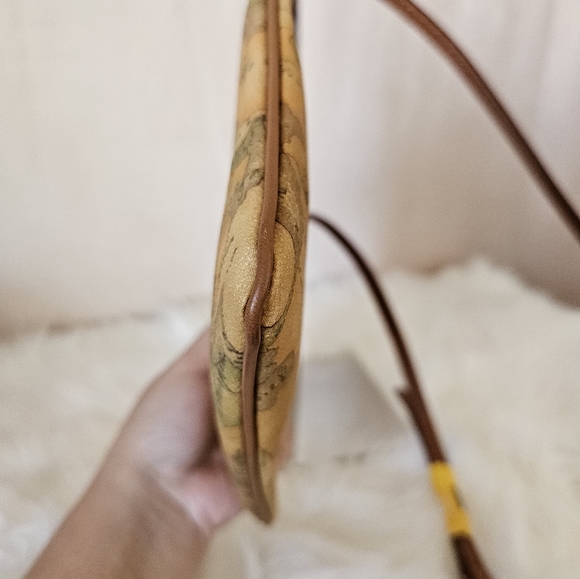 Alviero martini sling - Picture 3 of 12